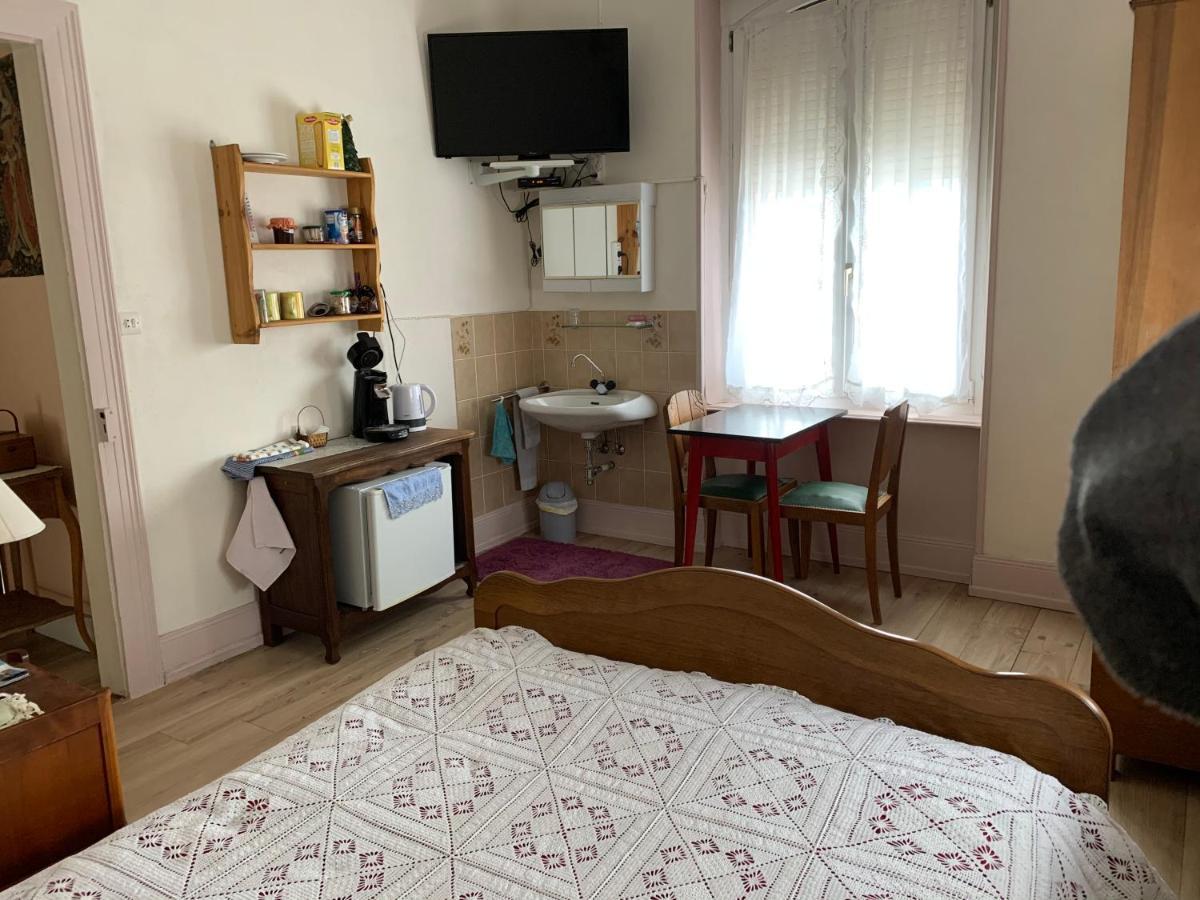 Chambre Arnica Lit 140 Wifi Sdb Partagee Сент-Амарен Экстерьер фото