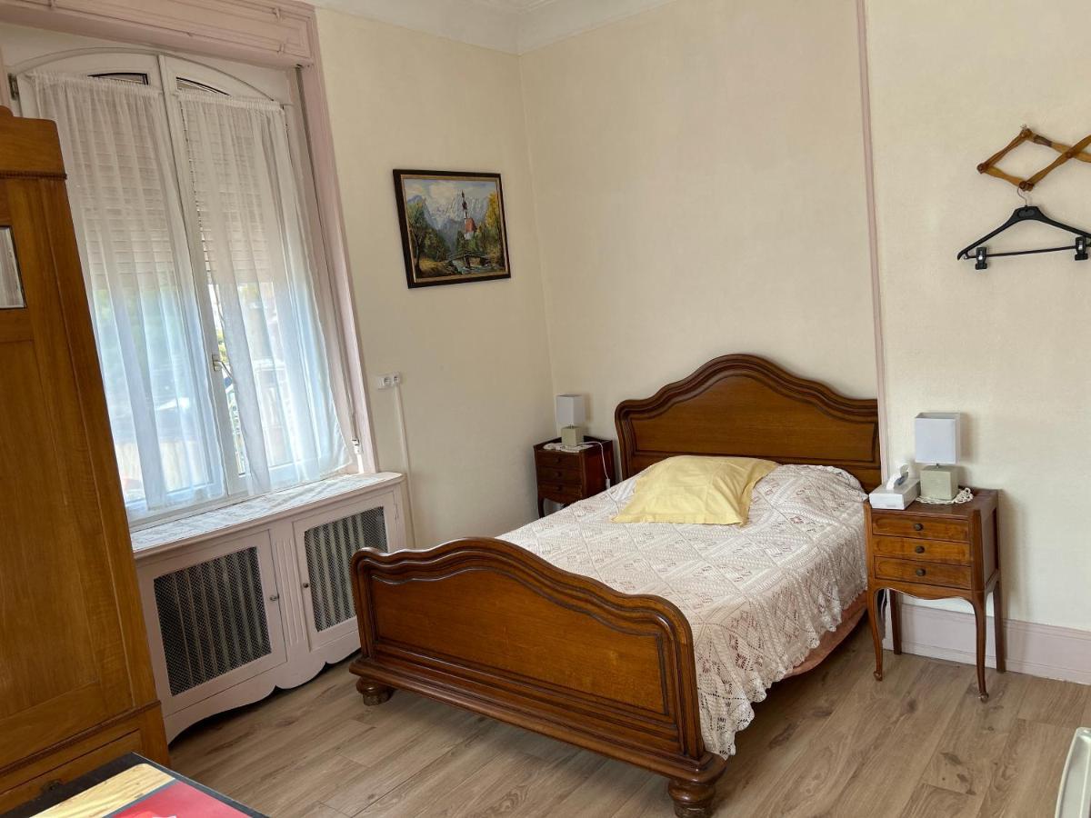 Chambre Arnica Lit 140 Wifi Sdb Partagee Сент-Амарен Экстерьер фото